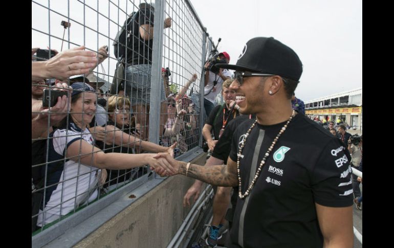 Hamilton vuelve a sonreír tras ganar en Montreal. AP / G. Hughes