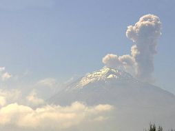 El Cenapred informó que al momento se observa una tenue emisión de vapor de agua y gas. TWITTER / @webcamsdemexico