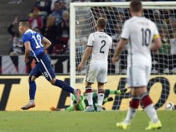 Bobby Wood, en el minuto 88, marcó el gol que le dio el triunfo a EU. AP / M. Meissner