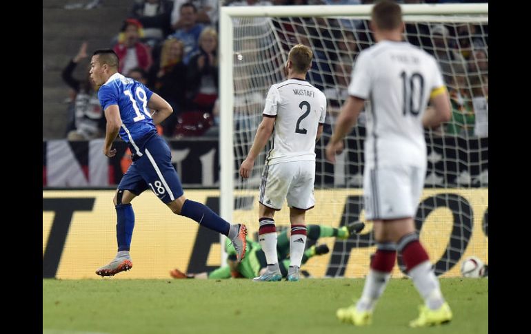 Bobby Wood, en el minuto 88, marcó el gol que le dio el triunfo a EU. AP / M. Meissner