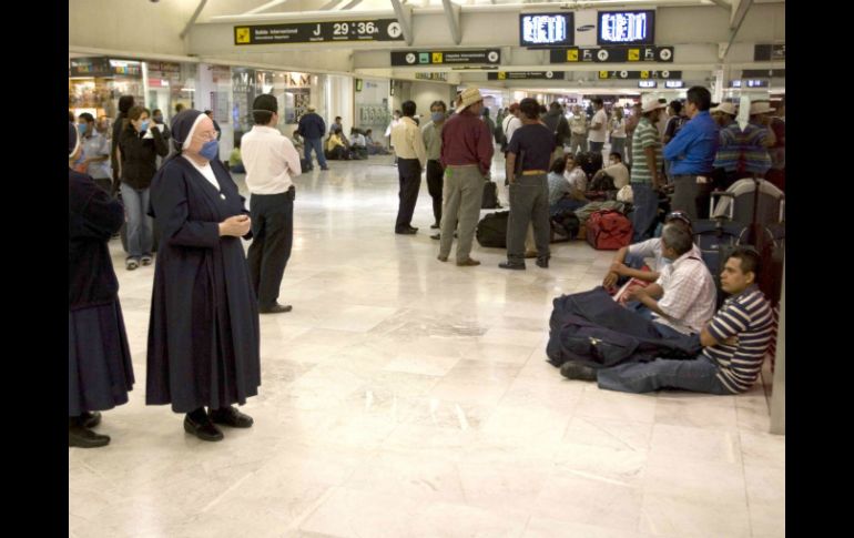 La Secretaría de Salud cuenta con filtros sanitarios permanentes en terminales aéreas. NTX / ARCHIVO