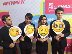 La banda pop Echosmith durante su paso por la alfombra rosa en el Pepsi Center WTC. TWITTER / @MTVLA