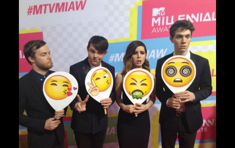 La banda pop Echosmith durante su paso por la alfombra rosa en el Pepsi Center WTC. TWITTER / @MTVLA