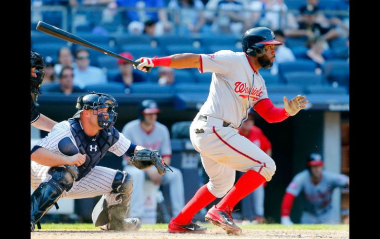 Yankee Stadium. Denard Span remolcó la carrera de la victoria para los Nacionales de Washington.  /  J. McLsaac