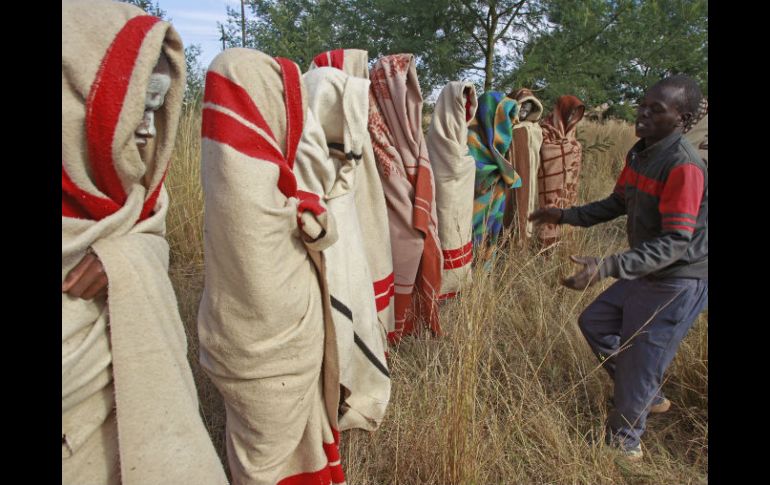 El paciente pertenece a la tribu Xhosa, donde los adolescentes participan en una ceremonia de circuncisión. AP / ARCHIVO