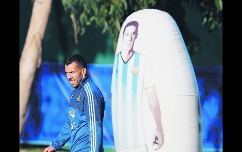 El delantero argentino, Carlos Tévez, en la sesión de entrenamiento de la albiceleste en La Serena, Chile. EFE /