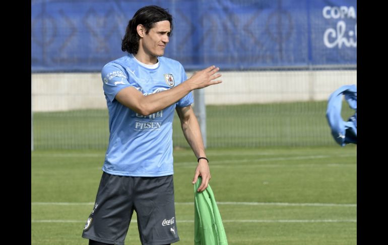 Edinson Cavani deberá comandar el ataque uruguayo por la ausencia de Luis Suárez. AFP / ARCHIVO