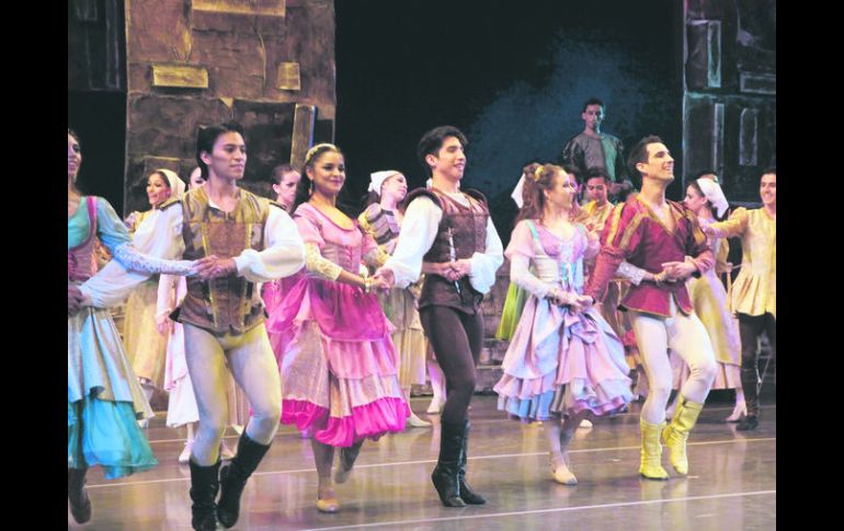 Romeo y Julieta, a cargo del Joven Ballet y la OFJ seguirá presentándose durante el fin de semana en el Teatro Degollado. EL INFORMADOR / R. Tamayo