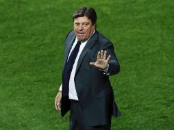 El técnico Miguel Herrera sabe que el juego ante los chilenos será clave. EFE / F.Trueba