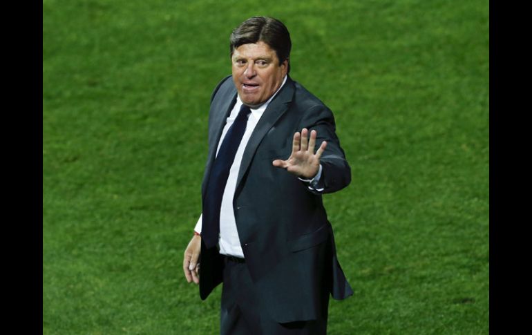 El técnico Miguel Herrera sabe que el juego ante los chilenos será clave. EFE / F.Trueba