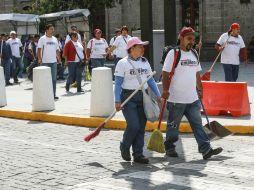 'Mano con Mano' brinda trabajo a alrededor de cuatro mil personas las cuales llevan a cabo labores de limpieza en la vía pública. EL INFORMADOR / ARCHIVO