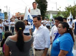 Prevén que el acto que acreditará a Mauricio Vila (blanco) como candidato electo se retrase por lo menos tres horas más. TWITTER / @MauVila