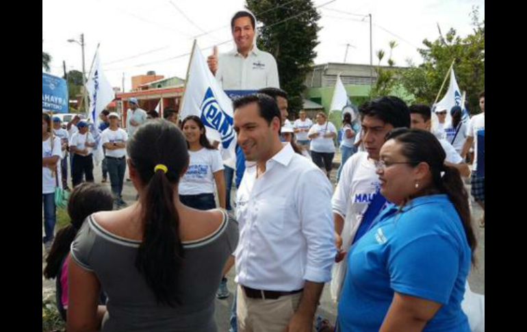 Prevén que el acto que acreditará a Mauricio Vila (blanco) como candidato electo se retrase por lo menos tres horas más. TWITTER / @MauVila