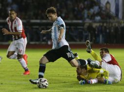 El astro argentino Lionel Messi marcó el segundo tanto en el minuto 36. AP / R. Mazalan