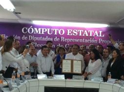 Atudillo recibe su constancia de mayoría por parte del IEPC. TWITTER / @HectorAstudillo