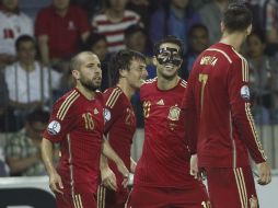 Los españoles celebran el único gol ante Bielorrusia, obra del centrocampista David Silva (centro) en el Estadio Borisov Arena. EFE / S. Barrenechea