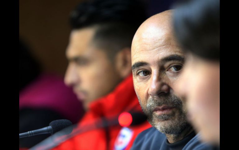 El entrenador de la Selección chilena, Jorge Sampaoli, en una rueda de prensa en el Estadio Nacional de Santiago de Chile. EFE / E. González