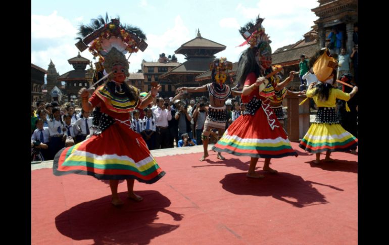 La población ya disfrutó de cantos y bailes tradicionales. AFP /