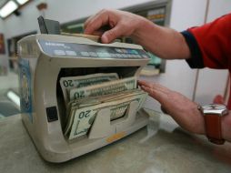 Se estima que para este lunes el tipo de cambio cotice entre 15.40 y 15.54 pesos por dólar. EL INFORMADOR / ARCHIVO