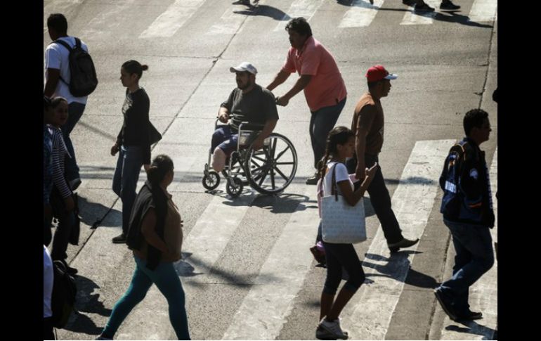 Otro de los retos para evitar la exclusión de personas con discapacidad en el trabajo es garantizar pago igual a trabajo igual. EL INFORMADOR / ARCHIVO