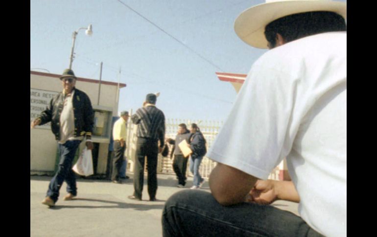 Trabajadores quedan varados justo al inicio de la temporada de cosecha. NTX / ARCHIVO