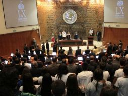 En el recinto legislativo estuvieron presentes en el acto solemne Roberto López Lara y Luis Carlos Vega Pámanes, entre otros. TWITTER / @LegislativoJal