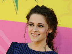 La mamá de Kristen Stewart acepta que su hija ama tanto a hombres como a mujeres. AP / ARCHIVO