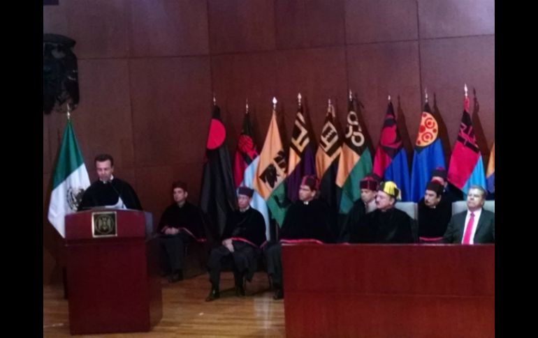 Alejandro Ramírez ofreció un discurso ante autoridades universitarias. EL INFORMADOR / M. Vargas