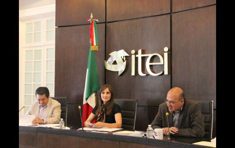 Cantero (c) dice que el informe de los 10 años de transparencia en Jalisco se realizaría en el Cine Foro. ESPECIAL / Itei