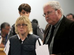 La instructora Joyce Mitchell acompañada por el abogado Steven Johnston durante una audiencia en la Corte de la ciudad de Plattsburgh. AP / G. Miller