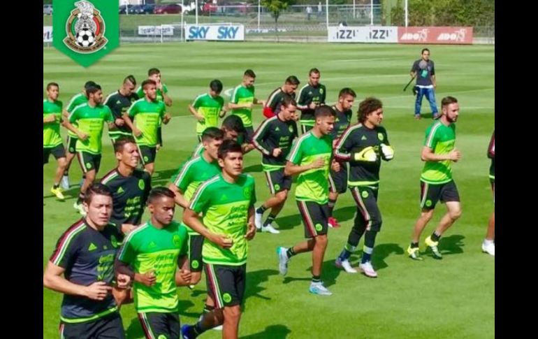 El equipo mexicano entrenó en el Centro de Alto Rendimiento ante la mirada de Santiago Baños. TWITTER / @miseleccionmx