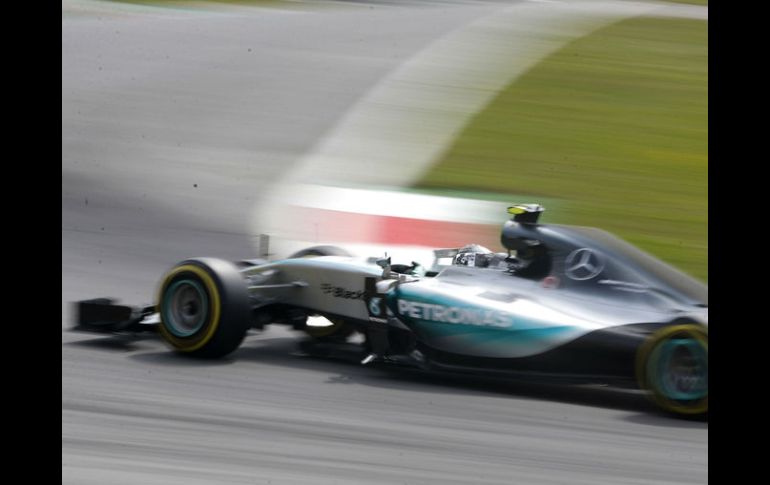 Nico Robserg, del equipo Mercedes, durante la primera sesión libre en el Red Bull Ring. AP / D. Bandic