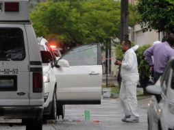 El vehículo con el cuerpo fue localizado en la calle Angulo, casi al cruce con López Mateos. EL INFORMADOR /