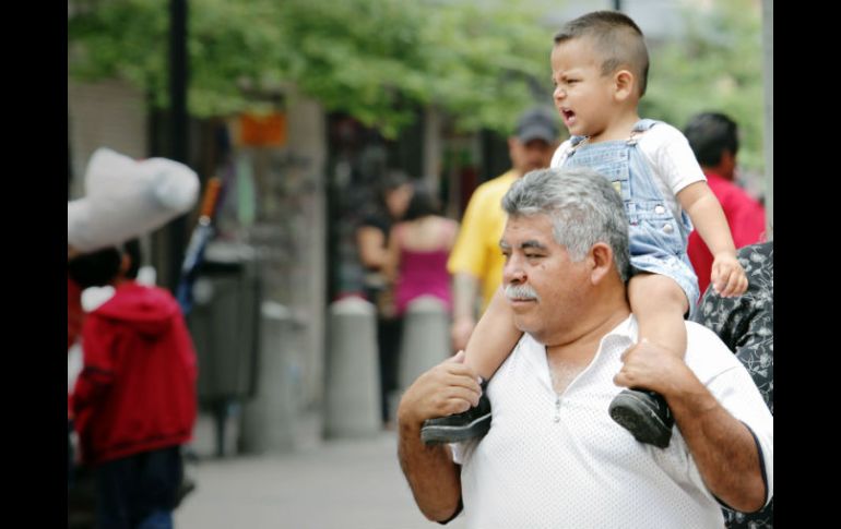 El Día del Padre no deber ser la única razón para reunirse con la familia e hijos, si no todos los días estar. EL INFORMADOR / ARCHIVO