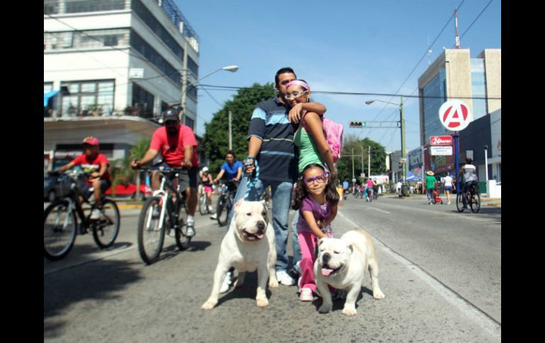 Lo ideal es que el padre busque una cercanía emocional con los hijos, como la tiene la madre. EL INFORMADOR / ARCHIVO