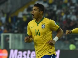 El primer gol para Brasil fue de Thiago Silva. AFP / L. Acosta