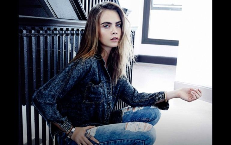 Delevingne señala que estar enamorada de su novia es uno de los motivos por los que está tan feliz estos días. INSTAGRAM / @caradelevingne