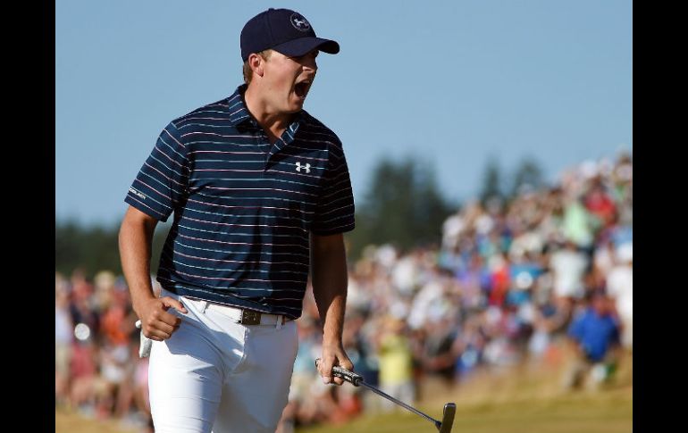 Spieth se recuperó tras un doble bogey en el hoyo 17, un par tres, al anotarse un birdie en el 18. AFP / R. Kinnaird