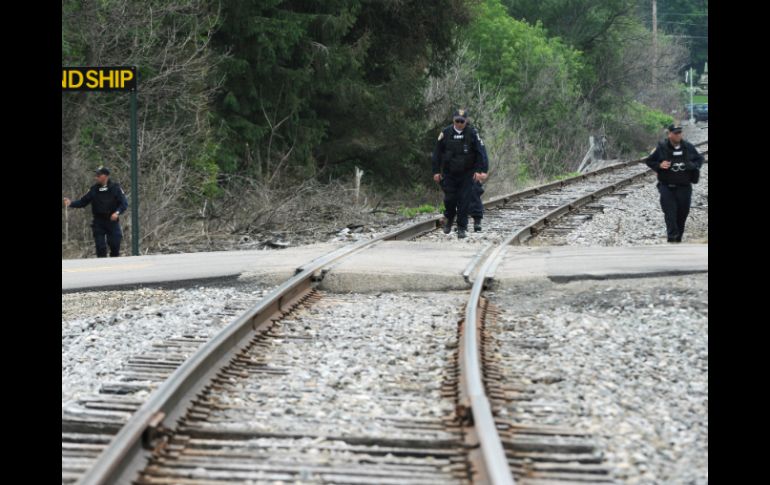 La policía estatal advierte al público que no debe acercarse a los dos hombres ya que son 'muy peligrosos'. AP / G. Wiepert