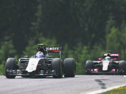 Checo Pérez defendió su posición frente a los pilotos de Lotus, mas sobre el final presentó algunos problemas en sus neumáticos. ESPECIAL / Sahara Force India