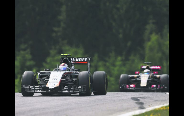 Checo Pérez defendió su posición frente a los pilotos de Lotus, mas sobre el final presentó algunos problemas en sus neumáticos. ESPECIAL / Sahara Force India