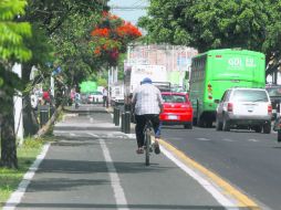 Los alumnos del Tec participaron en el mantenimiento y creación de algunas ciclovías, en otras el Gobierno intervino. EL INFORMADOR / A. Hinojosa