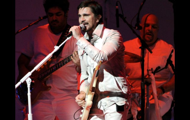 'Estoy profundamente honrado por la invitación de cantar para el Papa Francisco', dice Juanes. AP / ARCHIVO