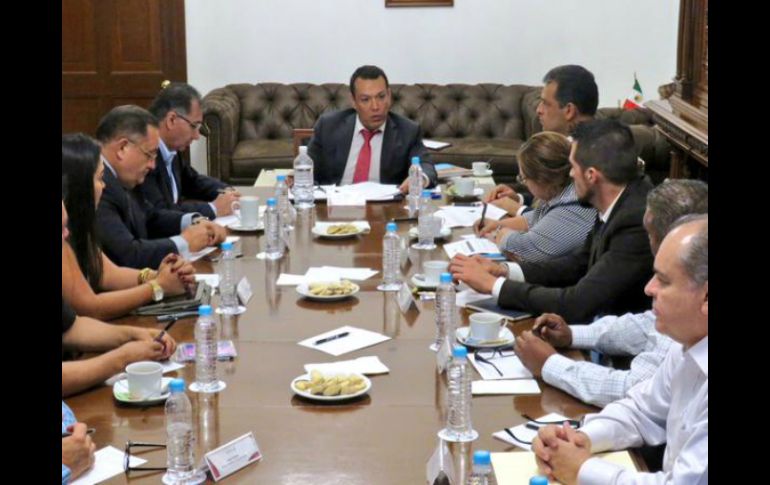 La reunión entre el secretario General, Roberto López, organizaciones y familias de desaparecidos se realizó ayer lunes. TWITTER / @RobertoLopezJal