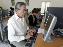 En la imagen, aparecen adultos mayores en clases de computación. EL INFORMADOR / ARCHIVO