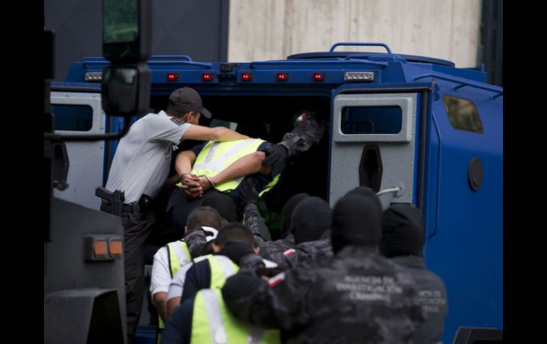 Los detenidos son trasladados a la Agencia Especializada del Servidor Público para que inicie la averiguación. AP / ARCHIVO