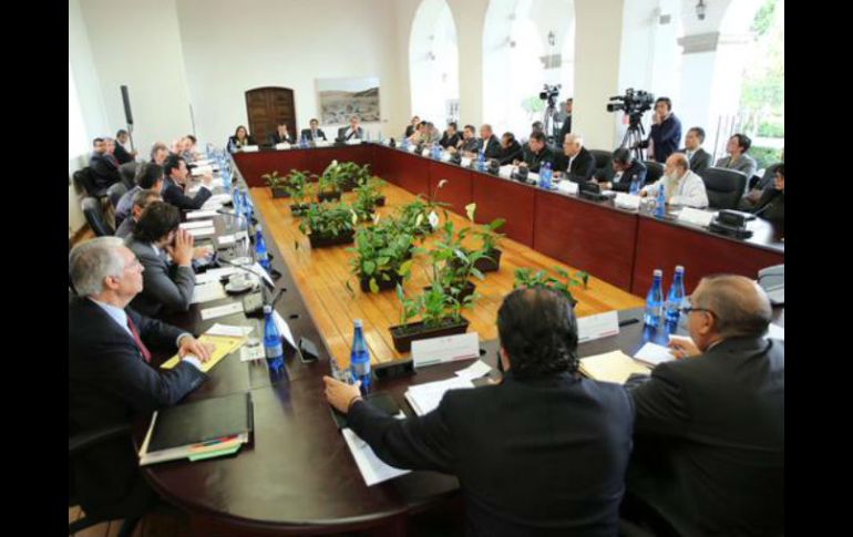 Osorio Chong comparte una foto de la reunión, a la cual asistió José Antonio Meade. TWITTER / @osoriochong