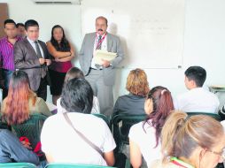 Encabezados por el director de Prevención Social, Juan Fernando Ramírez Arrona, la Secretaría del Trabajo clausuró una empresa. ESPECIAL /