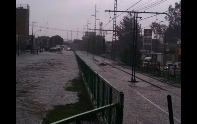 Siteur suspendió temporalmente el servicio en Línea 1 por las severas inundaciones. TWITTER / @SITEURJAL