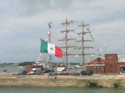 La bandera mexicana de esta histórica base naval es izada a toda asta en señal de bienvenida y de amistad entre las dos naciones. TWITTER / @gomezpickering